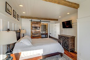 2 Mi to Beech Mtn: Fully Remodeled Condo w/ Patio!