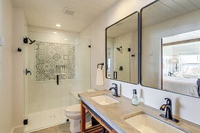 2 Mi to Beech Mtn: Fully Remodeled Condo w/ Patio!