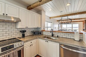 2 Mi to Beech Mtn: Fully Remodeled Condo w/ Patio!