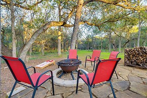 Jack's Cottage: Backyard Oasis in New Braunfels!