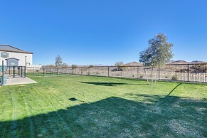 Community Pool & Hiking Trails: Phoenix Condo!