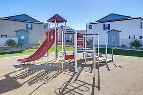 Community Pool & Hiking Trails: Phoenix Condo!