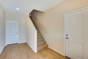 Community Pool & Hiking Trails: Phoenix Condo!