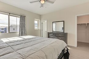 Community Pool & Hiking Trails: Phoenix Condo!