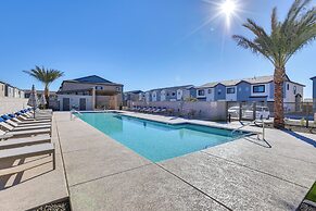 Community Pool & Hiking Trails: Phoenix Condo!