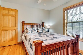 Norfork Lake Access: Cabin w/ Deck & Water View!