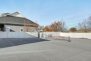 Private Pool & Hot Tub: Luxe Unit Near UTA Train!