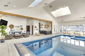 20 Mi to Sundance Mtn: Luxe Unit w/ Indoor Hot Tub