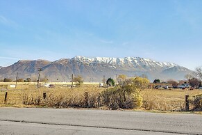 Private Pool & Hot Tub: Luxe Unit Near UTA Train!