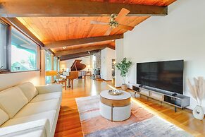 Trail Access On-site: Gorgeous MCM Deck House!