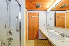 Trail Access On-site: Gorgeous MCM Deck House!