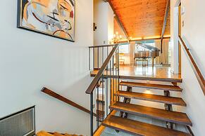 Gorgeous MCM Deck House Near Gillette Stadium!