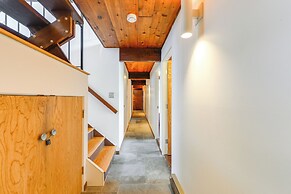 Gorgeous MCM Deck House Near Gillette Stadium!