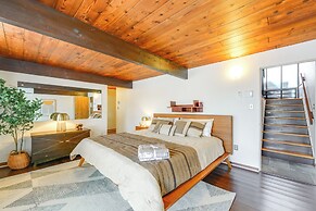 Trail Access On-site: Gorgeous MCM Deck House!