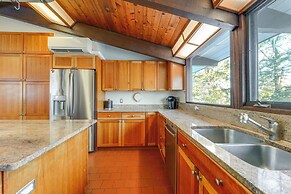 Trail Access On-site: Gorgeous MCM Deck House!