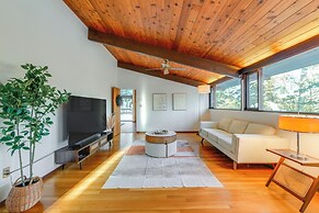 Trail Access On-site: Gorgeous MCM Deck House!