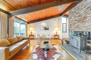 Gorgeous MCM Deck House Near Gillette Stadium!