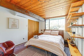 Trail Access On-site: Gorgeous MCM Deck House!