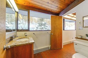 Trail Access On-site: Gorgeous MCM Deck House!