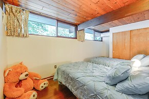 Trail Access On-site: Gorgeous MCM Deck House!