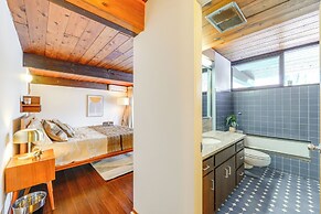 Trail Access On-site: Gorgeous MCM Deck House!