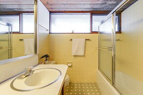 Trail Access On-site: Gorgeous MCM Deck House!