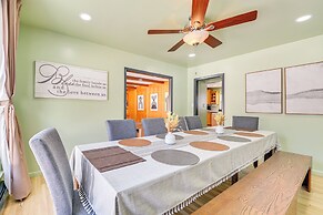 2 Mi to Dtwn: Retreat w/ Game Room in Delhi!