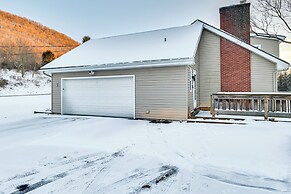 2 Mi to Dtwn: Retreat w/ Game Room in Delhi!