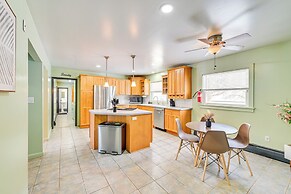 2 Mi to Dtwn: Retreat w/ Game Room in Delhi!