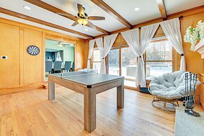 2 Mi to Dtwn: Retreat w/ Game Room in Delhi!