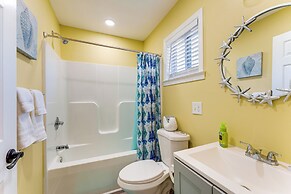 Walk Downtown: Charming Rome Abode w/ Yard!