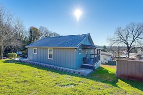 Walk Downtown: Charming Rome Abode w/ Yard!