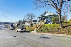 Walk Downtown: Charming Rome Abode w/ Yard!