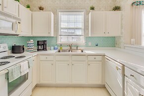 2 Mi to Barefoot Landing: Condo w/ Pool Access