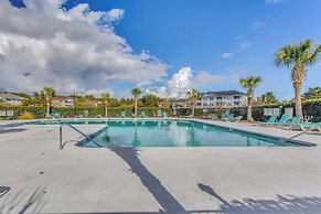 2 Mi to Barefoot Landing: Condo w/ Pool Access