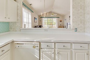 2 Mi to Barefoot Landing: Condo w/ Pool Access