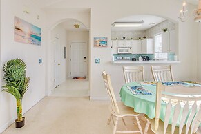 2 Mi to Barefoot Landing: Condo w/ Pool Access