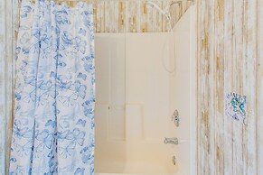 2 Mi to Barefoot Landing: Condo w/ Pool Access