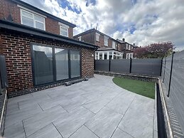 Whole House -sleeps4-parking-garden-bikinghiking