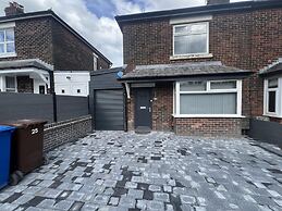 Whole House -sleeps4-parking-garden-bikinghiking