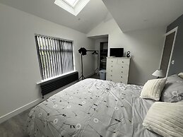 Whole House -sleeps4-parking-garden-bikinghiking