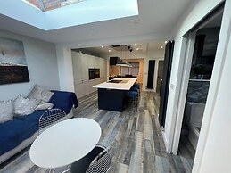 Whole House -sleeps4-parking-garden-bikinghiking