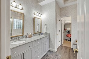 Lux Lake House W/pool & Dock On Deep Water Cove! 4 Bedroom Home