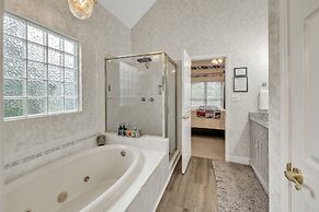 Lux Lake House W/pool & Dock On Deep Water Cove! 4 Bedroom Home