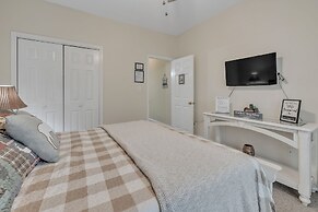 Lux Lake House W/pool & Dock On Deep Water Cove! 4 Bedroom Home