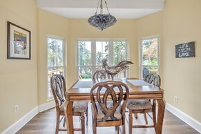 Lux Lake House W/pool & Dock On Deep Water Cove! 4 Bedroom Home