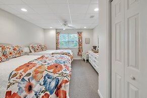 Lux Lake House W/pool & Dock On Deep Water Cove! 4 Bedroom Home