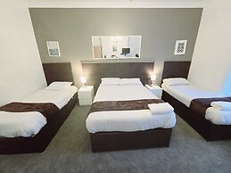 OYO Kingswood Hotel
