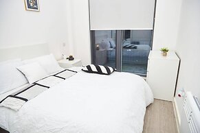 Apartment-sleeps4-streetparking-balcony-duplex