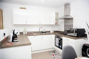 Apartment-sleeps4-streetparking-balcony-duplex